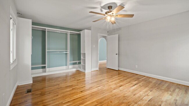 Building Photo - 5745 Riviere Dr
