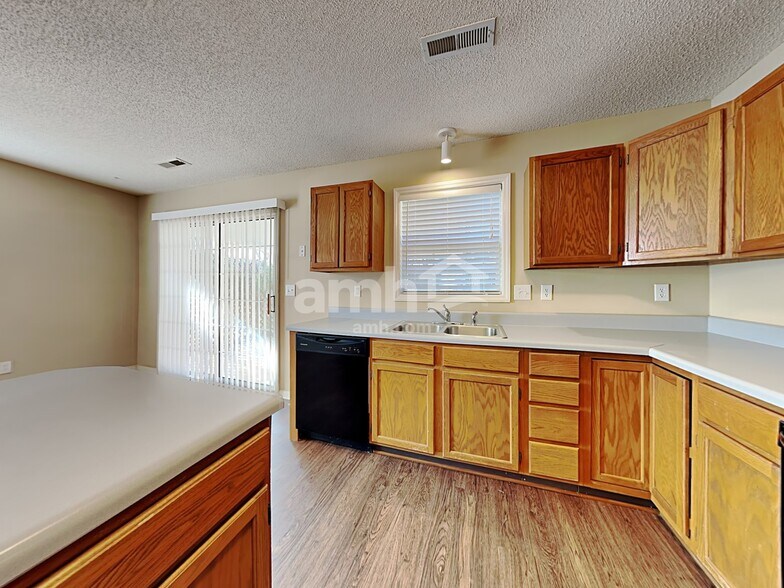 Building Photo - 1732 Ammons Dr