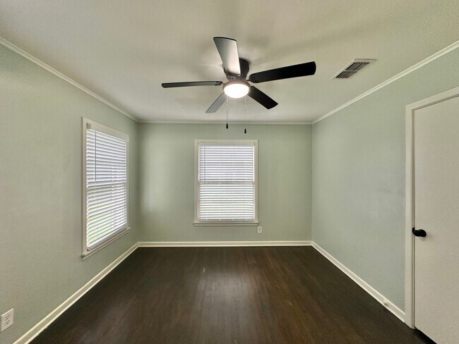 Building Photo - Updated 3-Bedroom Home Near TJC & Medical District!