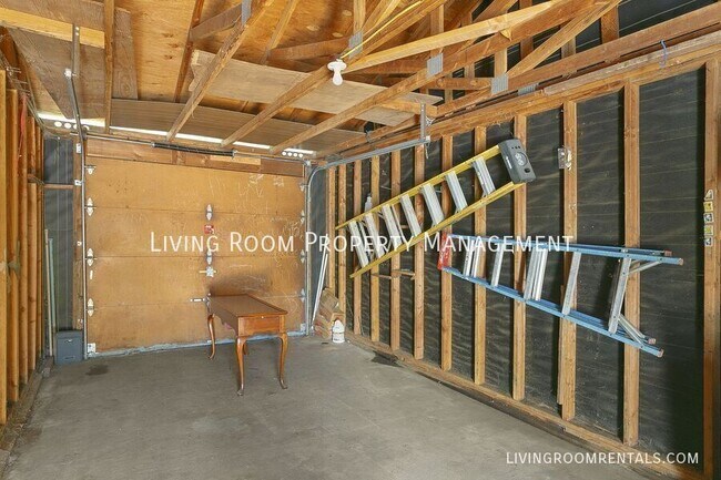 Building Photo - 11736 NE Eugene St