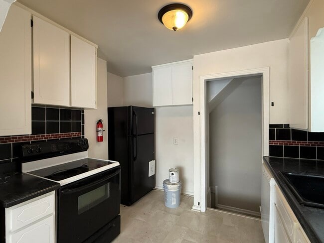 Building Photo - 2328 Detroit Ave