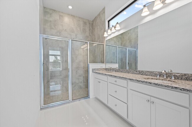 Building Photo - 4823 St Armands Way