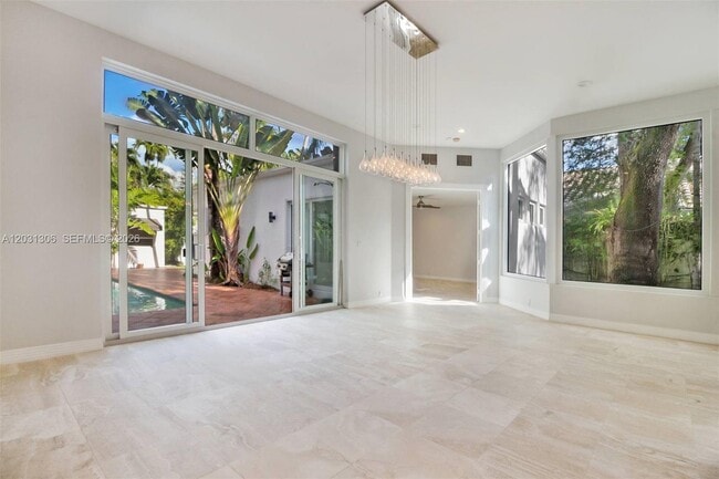 Building Photo - 4051 Ensenada Ave