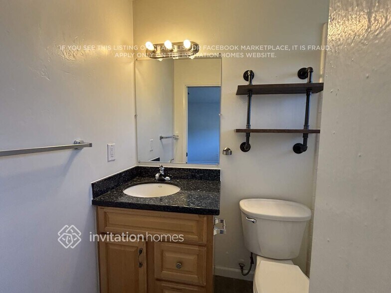 Building Photo - 10720 Paiute Way