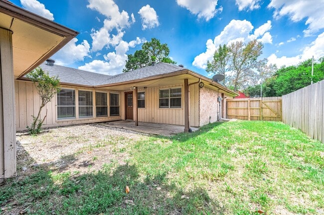 Building Photo - 1922 Arcadia Dr