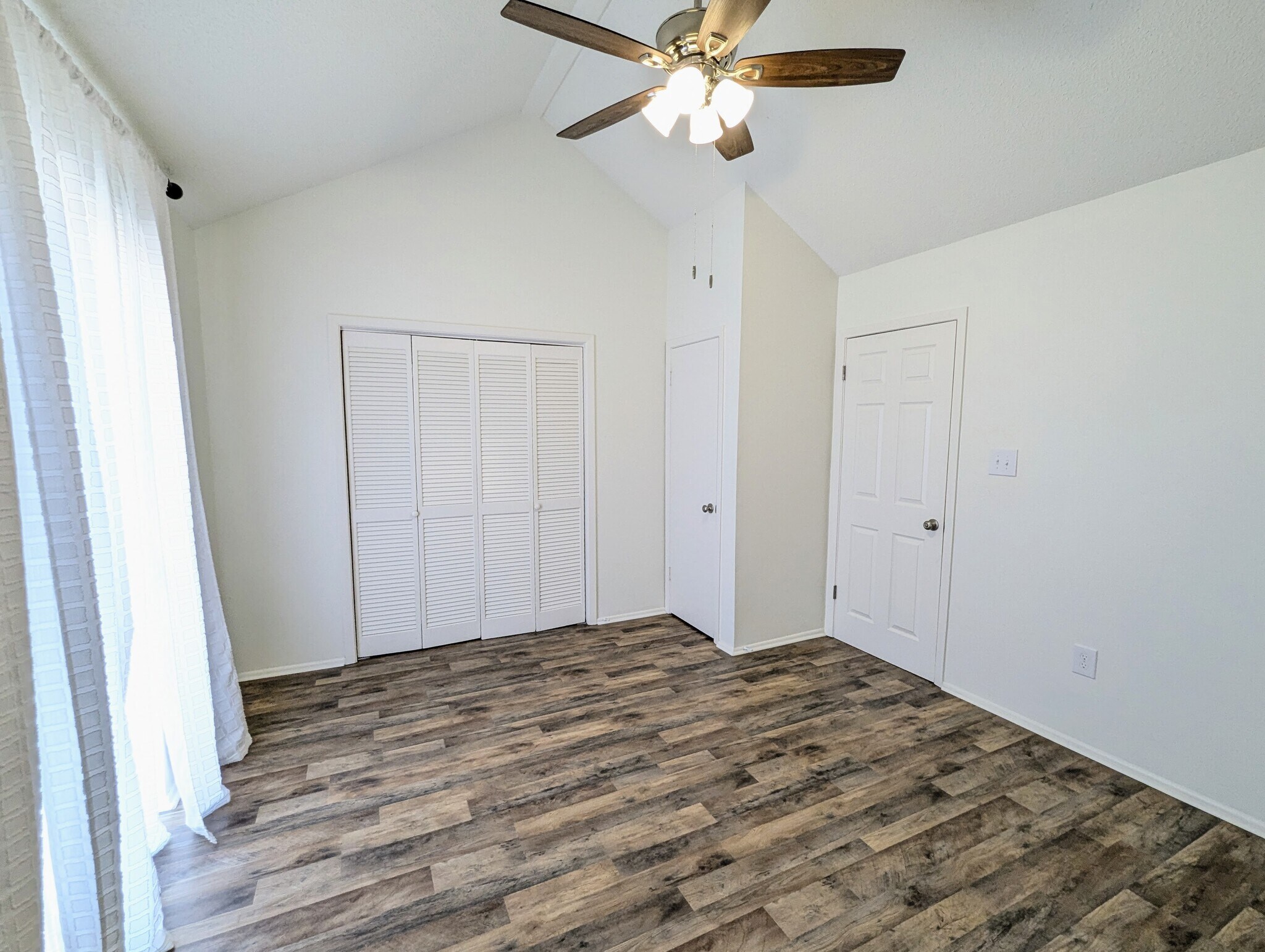 Building Photo - 402 Lee Dr