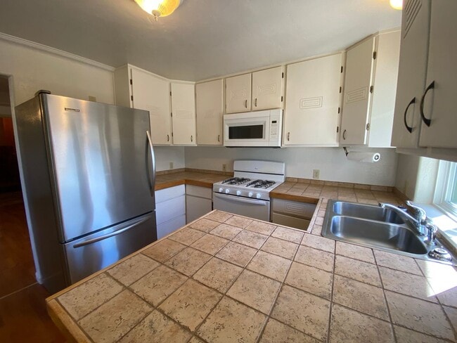Building Photo - Spacious One-Bedroom Home in Blue Lake