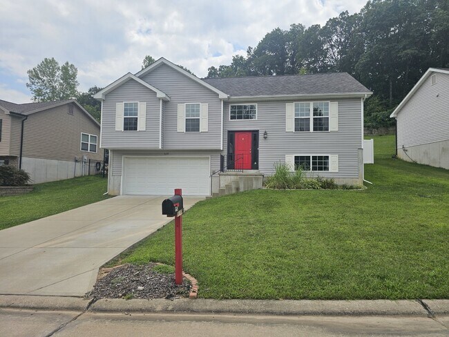 Building Photo - ***$300 incentive if rented by end of Nov!...