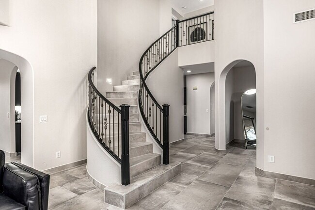 Building Photo - 5211 N 193rd Ave