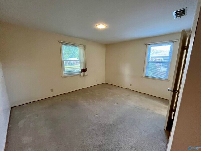 Building Photo - 415 Harolds Dr NW