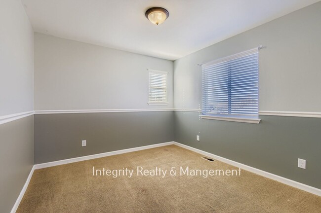 Building Photo - 3839 Donnington Cir