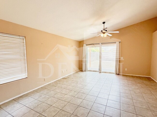 Building Photo - 5061 W Glenview Pl