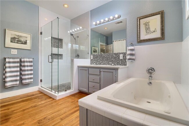 Building Photo - 1504 Hillmont St