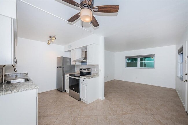 Building Photo - 2308 1st St