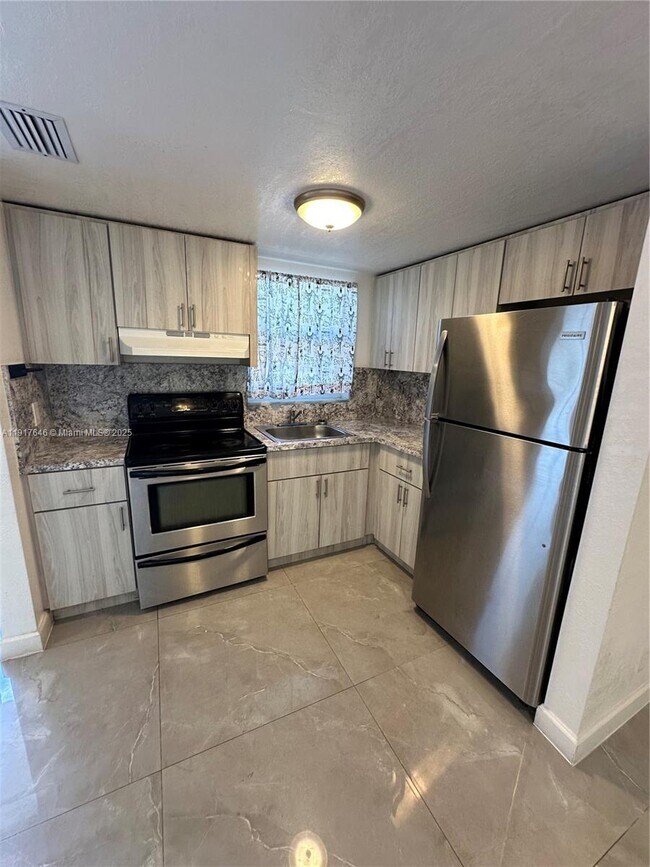 Building Photo - 3901 NW 9th Ave