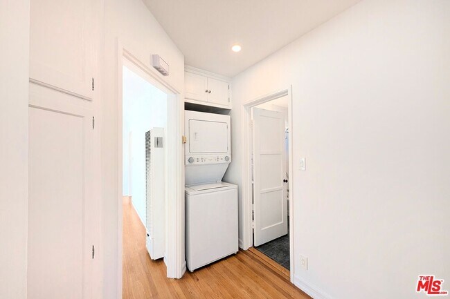 Building Photo - 601 9th St