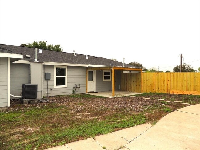 Building Photo - 1242 Chevy Chase Dr