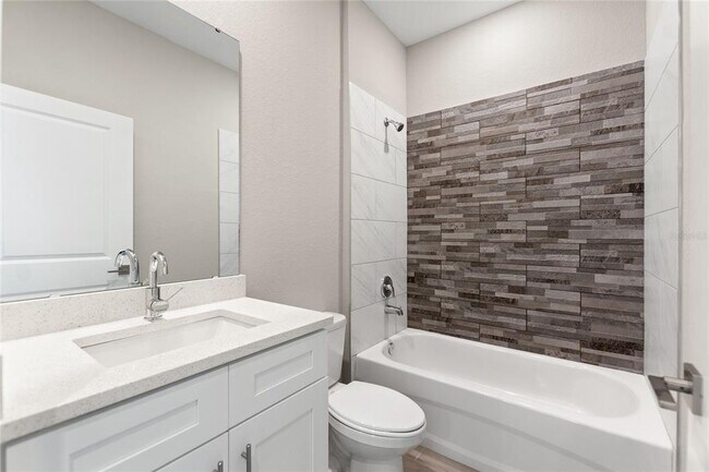 Building Photo - 643 James Ct