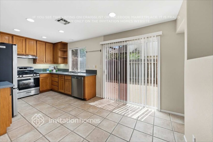 Building Photo - 488 Vista Del Sol