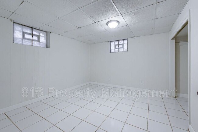 Building Photo - 3828 E 72nd Terrace