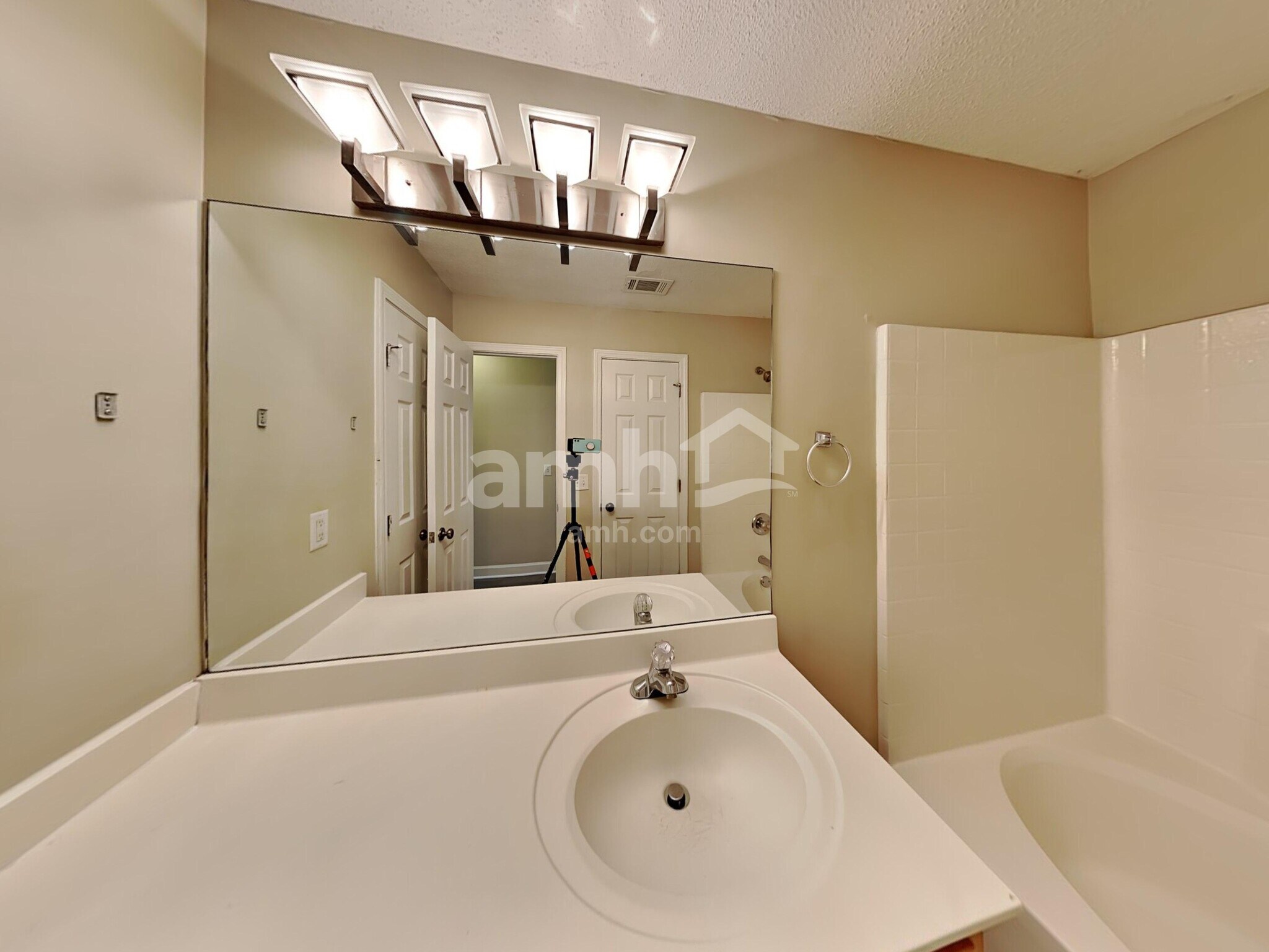 Building Photo - 1815 Bernice Dr