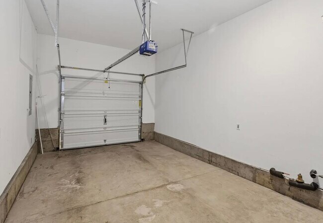 Building Photo - Casa 1