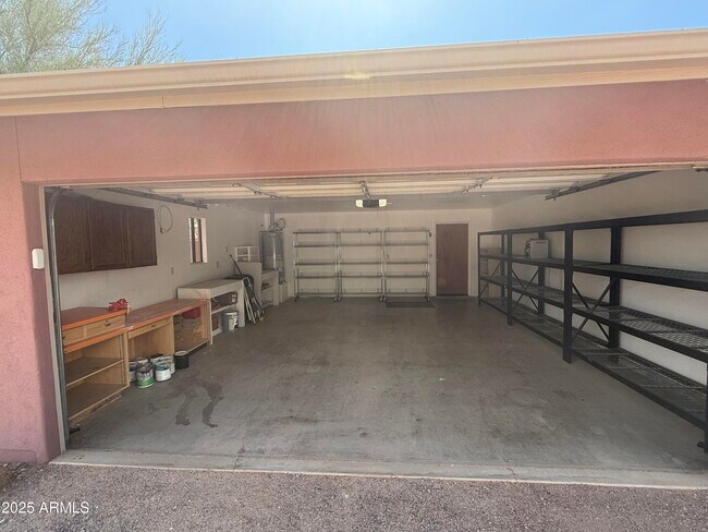 Building Photo - 5081 N Bear Canyon Rd