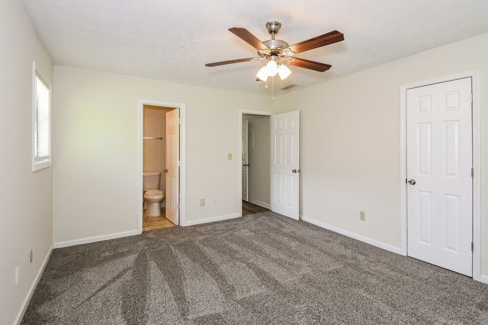 Building Photo - 320 Freeport Dr