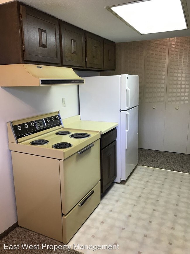 Building Photo - 1301 E 4th St