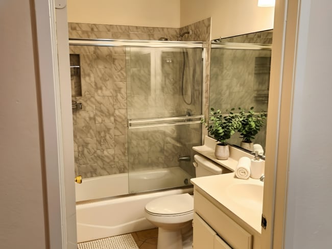 Interior Photo - 432 S. Normandie Ave, Los Angeles, CA 90020