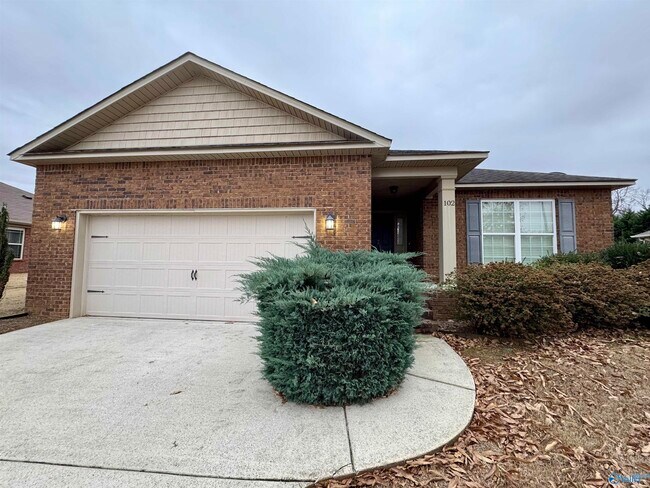 Building Photo - 102 Silvermoon Ln