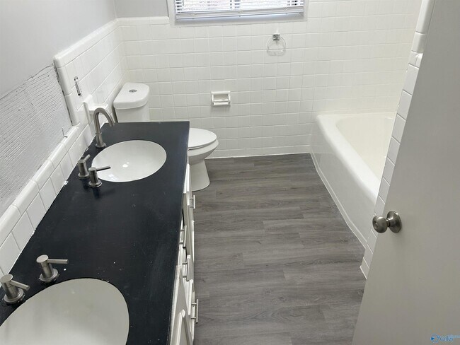 Building Photo - 1707 SE Mountainbrook Dr