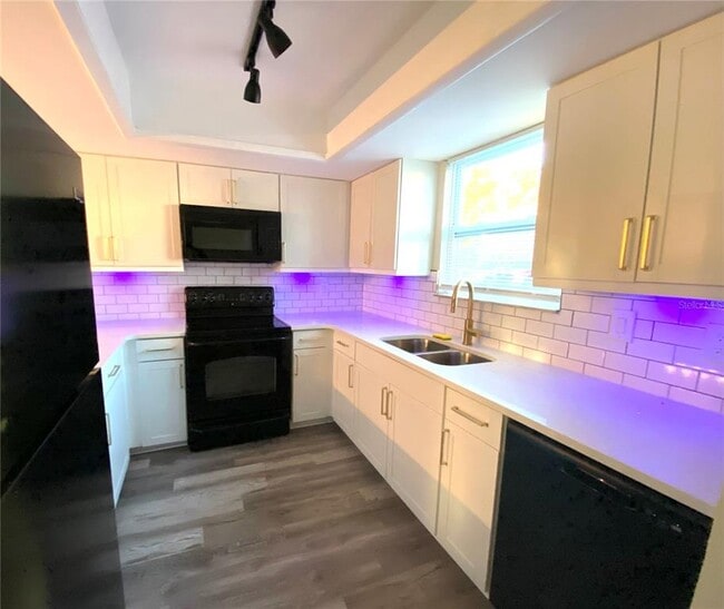 Building Photo - 148 Douglas Rd W