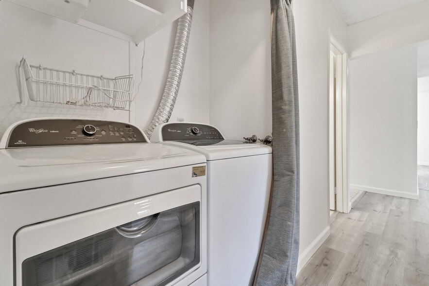 Building Photo - 765 San Antonio Rd