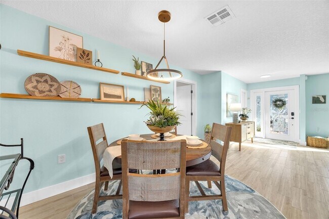 Building Photo - 1015 Spindle Palm Way