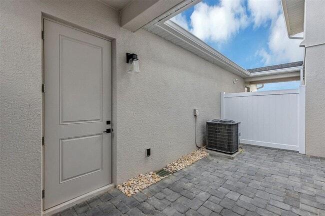 Building Photo - 1851 Pinecliff Dr