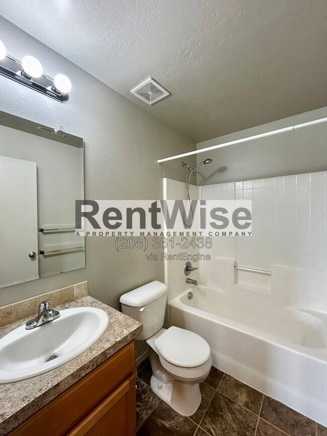 Building Photo - 119 E Walcott Lake Dr