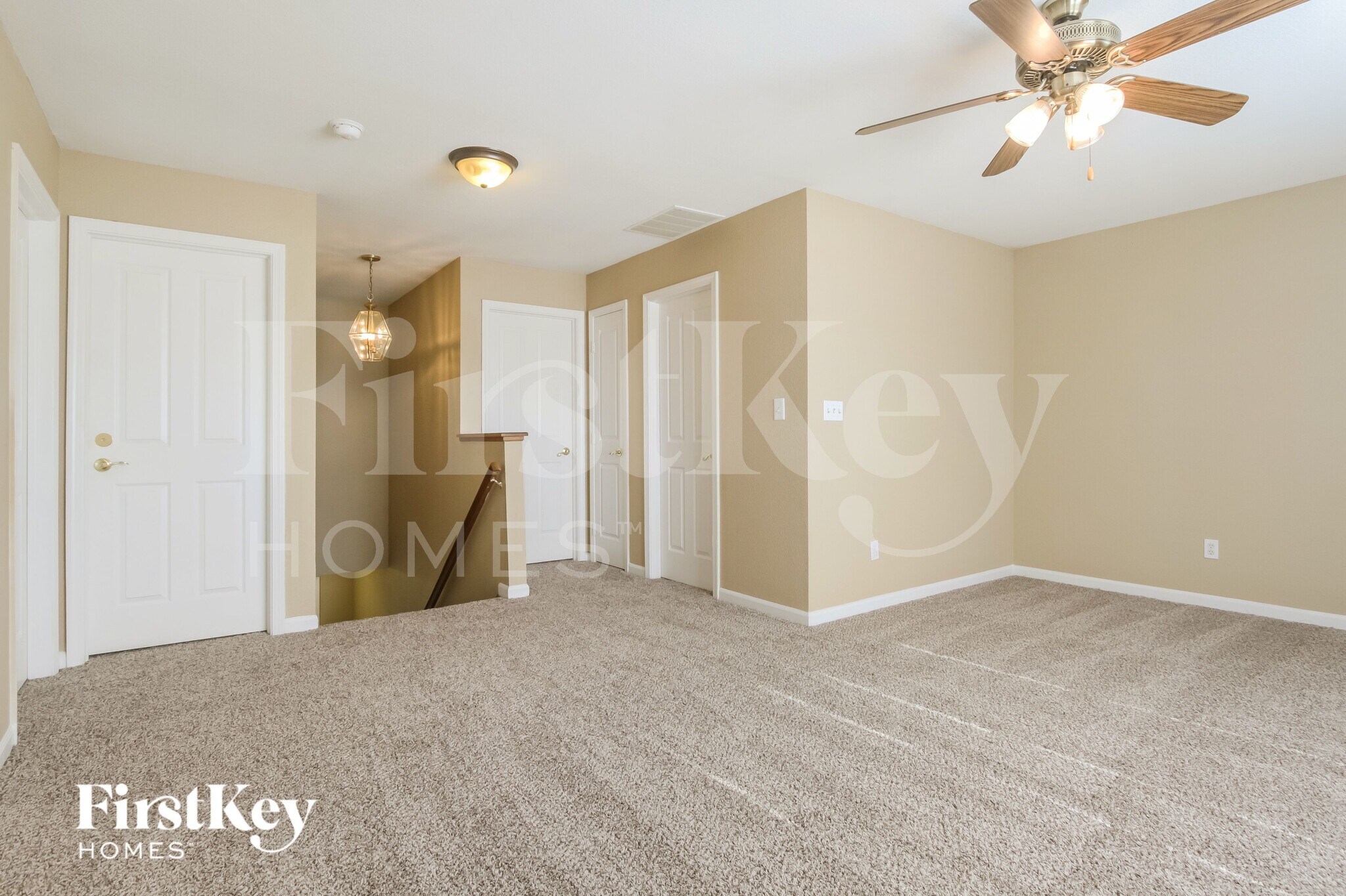 Building Photo - 728 Sweet Creek Dr