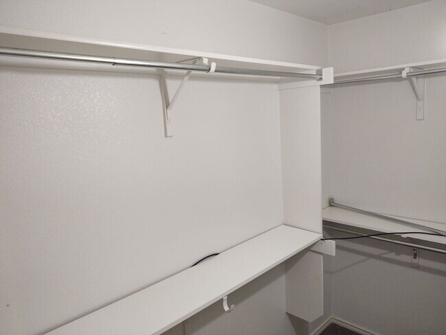 Building Photo - Charming 3/2.5 Townhome for Rent in Kyle, TX