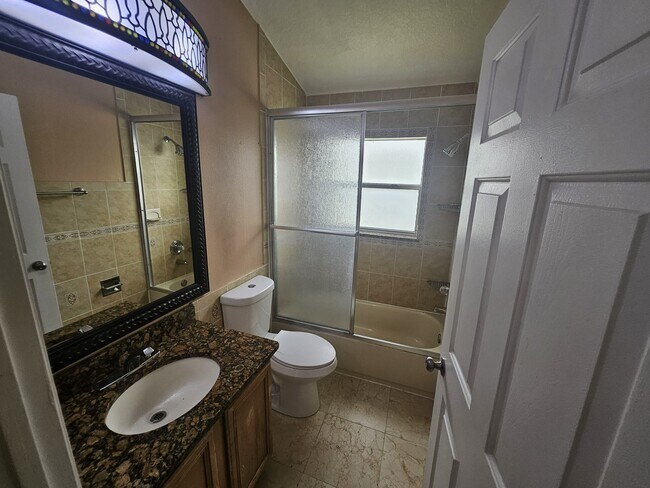 Building Photo - 536 Eagle Pointe S