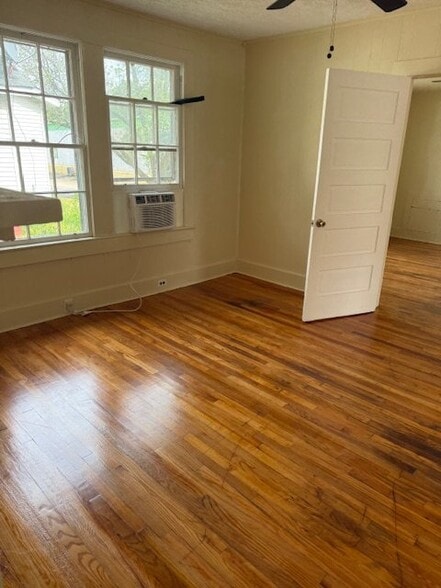 Building Photo - 128 Main St