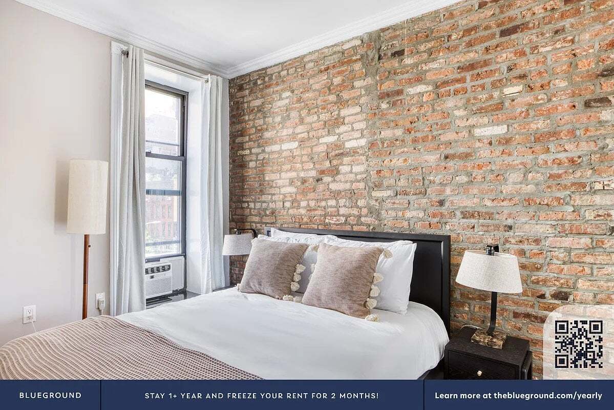Building Photo - 202 E 13th St