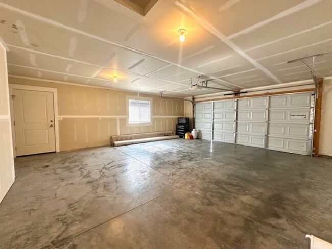 Building Photo - 1095 S 150 W