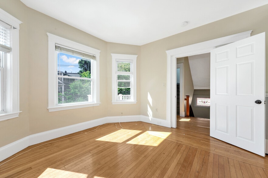 Building Photo - 31 Champney St