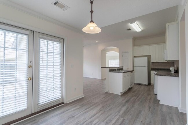 Building Photo - 8978 Stoneridge Pl