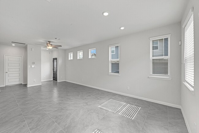Building Photo - 1528 Lakeline Oak Dr