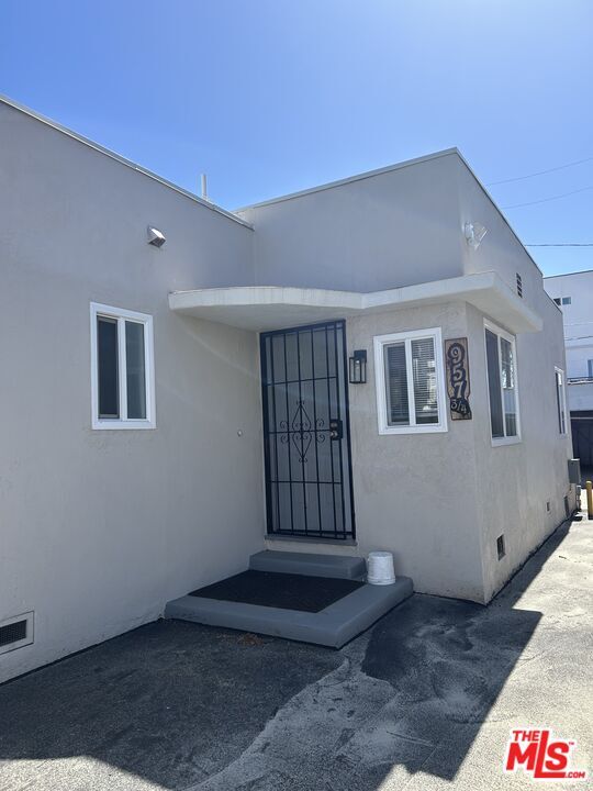 Building Photo - 957 N Ardmore Ave