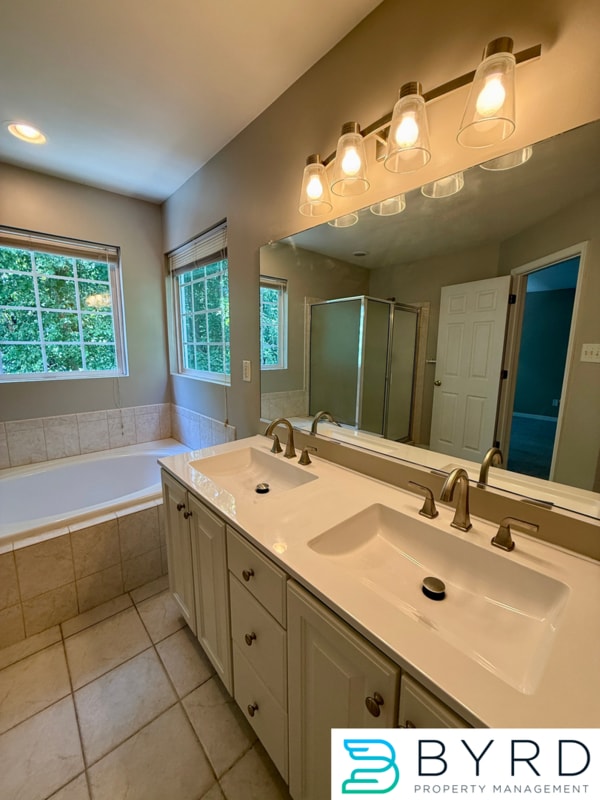 Building Photo - 1529 Olde Sage Ct