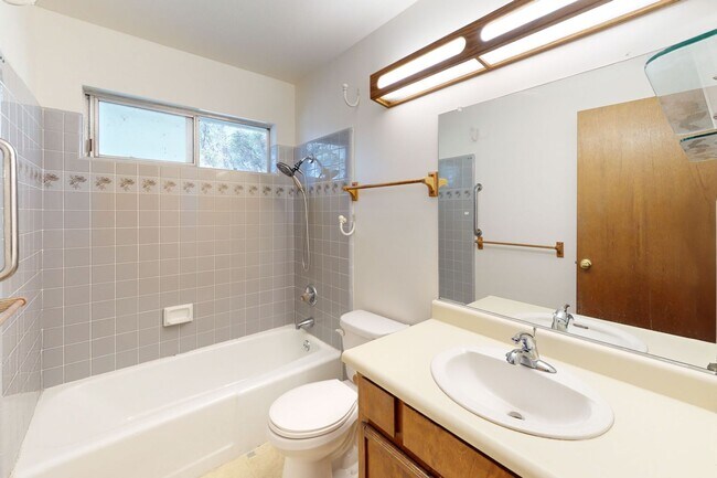 Building Photo - 61 Wattles Way