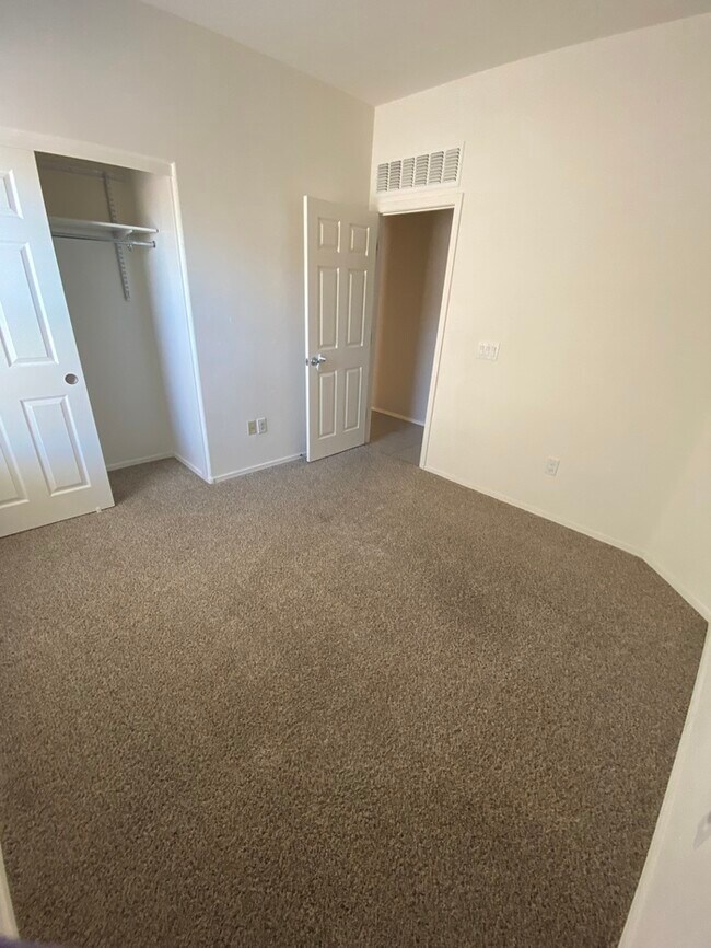 Building Photo - 8990 W Cloudwood Dr